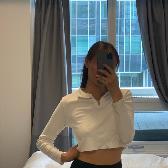 Brandy Melville - white crop top - Picture 2 of 2